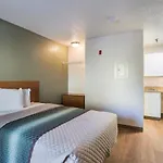 Hotel Hometowne By Red Roof - Airport/briley Pkwy Nashville