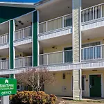 Hometowne By Red Roof - Airport/briley Pkwy Hotel 2*