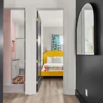Vibrant Designer House With Roof Deck & Garage Near Dt Nashville