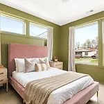 Vibrant Designer House With Roof Deck & Garage Near Dt Hotel *