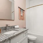 Vibrant Designer House With Roof Deck & Garage Near Dt *