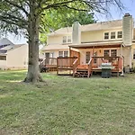 Modern Nashville Townhome Large Yard And Deck!