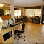 La Quinta By Wyndham Airport Hotel 3*