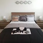 Suburban Chic- Close To The Music City Downtown Buzz