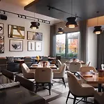 Hotel Marriott At Vanderbilt 4*