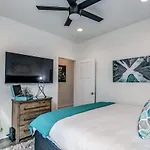 Private Parking, Patios In Stunning East Nash Home 5 Min From Dt