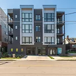 High End Getaway W Balcony In Prime West End