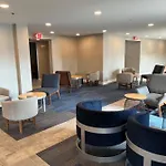 La Quinta By Wyndham Airport Hotel