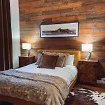 Holiday home Cozy - 2 Miles To Broadway & Free Parking *