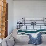 Hip, Cozy With A Fire Pit In Cleveland Park Holiday home