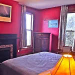 7000Sf 11Bed/3Bth 3 Acres! 5 Minutes Downtown