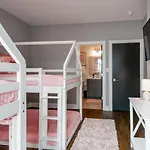 King & Queen 2 Homes - 24 Beds City Views