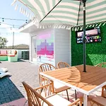 Mins To Downtown-Dolly\'S Oasis-Rooftop-Karaoke