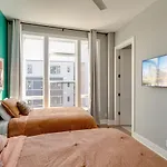 Minutes From Downtown-12 Beds-Karaoke