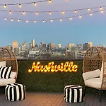 Minutes From Downtown-12 Beds-Karaoke