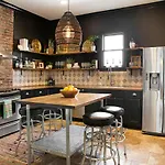 Roomy Craftsman Home Walkable To Bars & Eateries