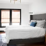 Roomy Craftsman Home Walkable To Bars & Eateries
