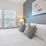 Modern Apartment In Prime Location Id9014X95