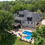 Luxury@Lake Mansion Pool/Hot Tub For Discerning Tastes