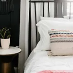 Designer~8 Mins 2 Broadway~Balcony~Sleeps 10~New