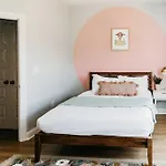 Designer~8 Mins 2 Broadway~Balcony~Sleeps 10~New