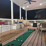 Nash Luxe W King Suite & Fire Pit Fun & Games!