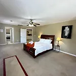 Ace Condo W Hot Tub Only 15 Mins To Broadway!