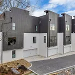 Instagrammable Home W/ Rooftop Deck, 3 Bdrm Suites