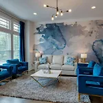 Blue Horizon - Rooftop Hot Tub - Designer Home