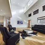 The Grove - Private Yard - 4 Mins To Broadway