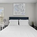 Lovely 1 Bedroom Apartment Located In Greenhills.