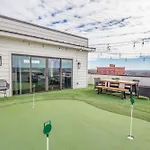 Whiskey House With Rooftop Golf, City Views! 8Min To Downtown! Sleeps 9!