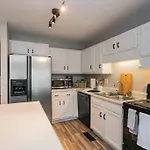 Modern Loft/ Minutes From The Airport