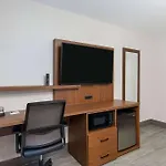 Hotel La Quinta By Wyndham Airport 3*