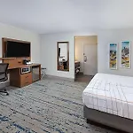 Hotel La Quinta By Wyndham Airport