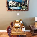 Holiday home Cozy - 2 Miles To Broadway & Free Parking