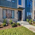 Booking Fast 12 Beds - Rooftop Views