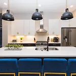 Midtown Luxe - 2 Premium Town Homes - Rooftop Hot Tub