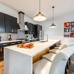 2 Stylish Gulch Town Homes - Rooftop Hot Tub - Sleeps 24