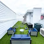 4Br 4Ba City Gem Rooftop Sleeps 12