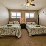 The Celebrity - Free Parking, Central, Vanderbilt