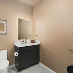 Penthouse On River With Garage And Patio, Walk Downtown Nashville