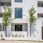 Penthouse Condo On River With Garage And Patio, Walk Downtown