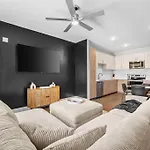 The Hollywood The Gulch Apartment