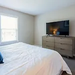 Landing Modern Apartment With Amazing Amenities