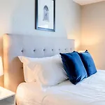 Landing Modern Apartment With Amazing Amenities