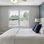 Landing Modern Apartment With Amazing Amenities