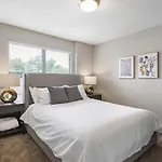 Landing Modern Apartment With Amazing Amenities
