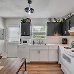 Villa East Nash 12 Mins To Broadway Sleeps 6 *