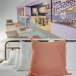 New Studio With 2 Beds 7 Mins To Dt